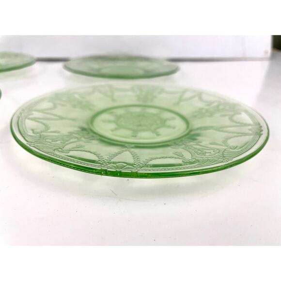 VTG 4 PC Green Depression Saucer Glass Floral Poinsettia 6" Plates Uranium GLOWS - Picture 6 of 11